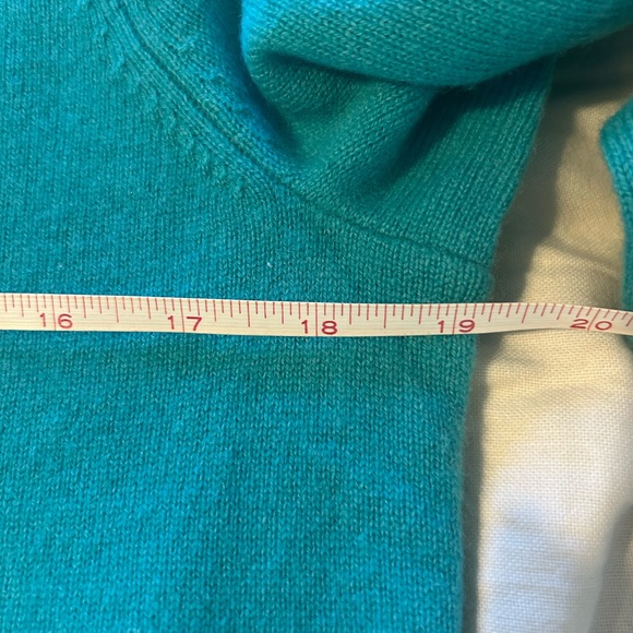 Talbots cashmere sweater, size medium petite, turquoise.  Very good condition - Picture 5 of 5
